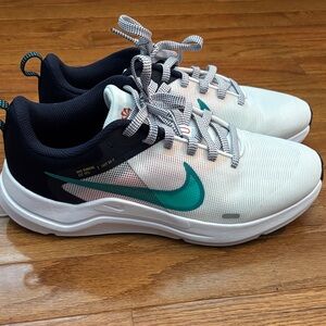 Nike Sz 8 Running/Walking Shoes